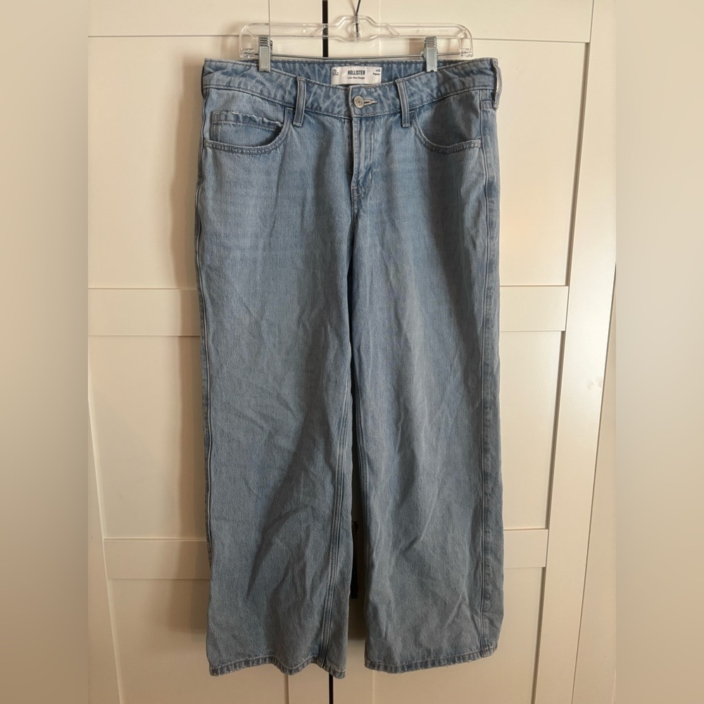 Hollister Women's Low-Rise Baggy Jeans Size 30 Blue Light Wash
